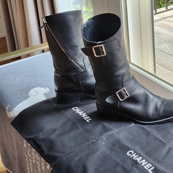 💃💯🎉HOST PICK🎉Chanel Boots 8.5 ladies. 11in high on right side /buckles/zips - Picture 12 of 17